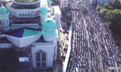 پوتین عید فطر را به مسلمانان تبریک گفت / حضور هزاران مسلمان در نماز فطر مسکو